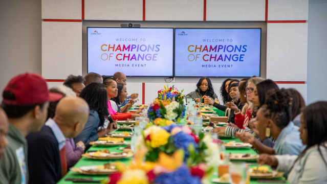 clemonrogers's tweet image. 🌐 "We know that our network transforms lives one connection at a time." Learn more from @ComcastSouth about the company's Champions of Change, an event unlocking connections with ATL's diverse storytellers. #LevelX #IWorkForComcast comca.st/3VEN7yT