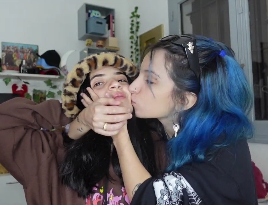 aerysgot's tweet photo. angie y brisa confirmaron su separación, fallecieron mil haditas https://t.co/BAnaGdbdpc