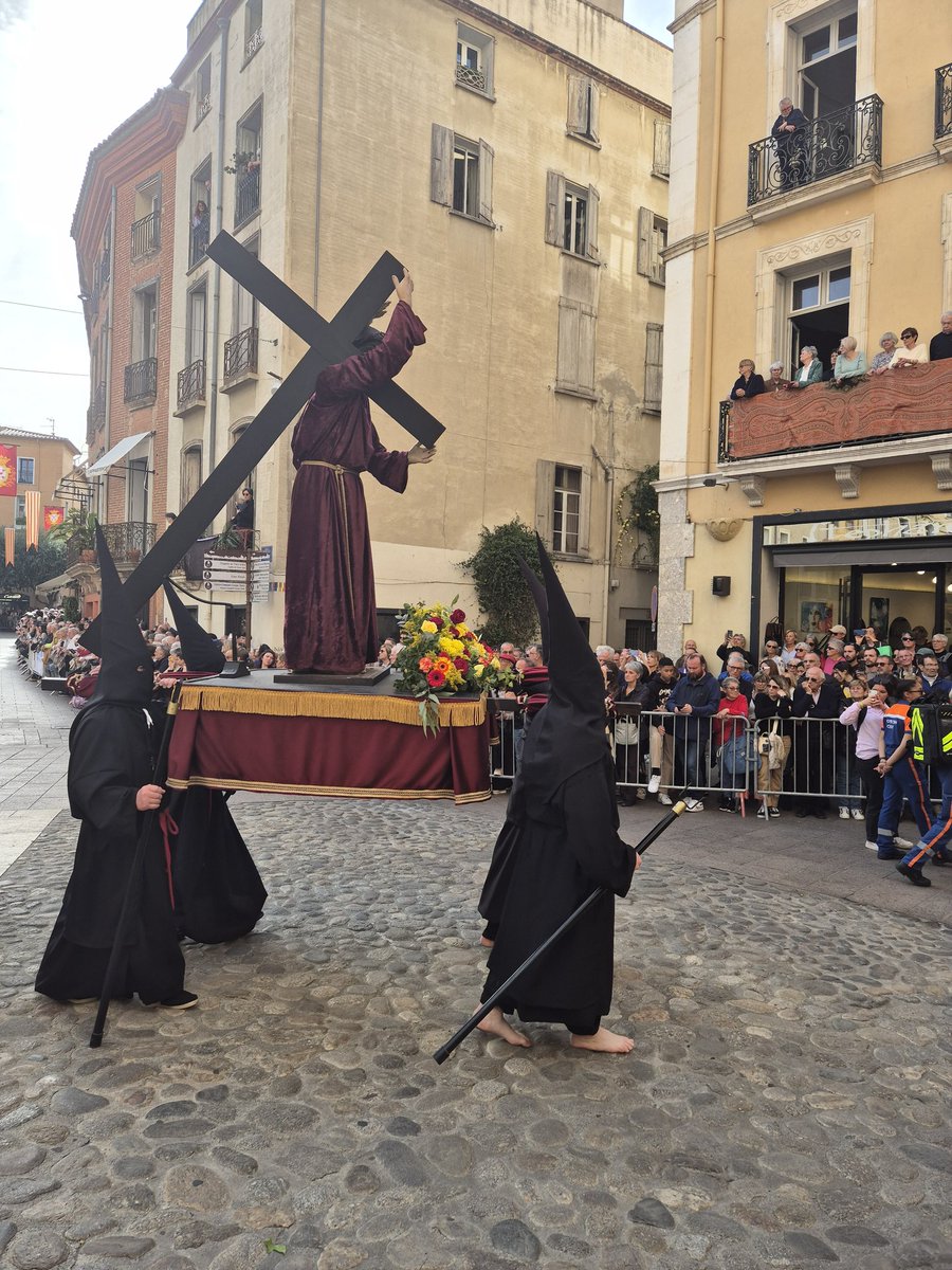 LaurianeJosende's tweet image. En ce #VendrediSaint, j’ai assisté à notre traditionnelle procession de la #Sanch ✝️🔴⚫️

Je suis une nouvelle fois émerveillée de ce rassemblement de toutes les générations de notre territoire pour faire perdurer cet #héritage chrétien. 🙏🤝

Soyons fiers de nos #traditions