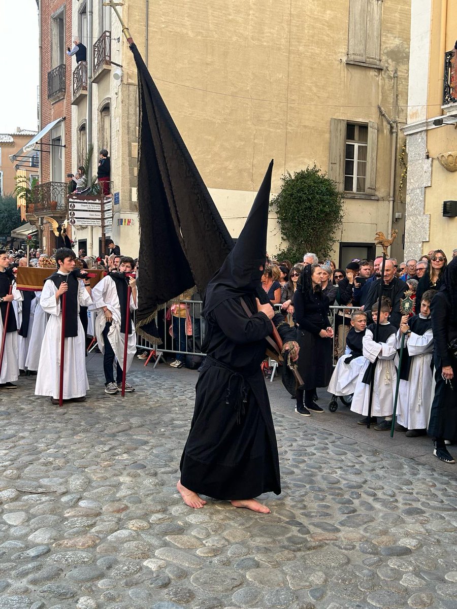LaurianeJosende's tweet image. En ce #VendrediSaint, j’ai assisté à notre traditionnelle procession de la #Sanch ✝️🔴⚫️

Je suis une nouvelle fois émerveillée de ce rassemblement de toutes les générations de notre territoire pour faire perdurer cet #héritage chrétien. 🙏🤝

Soyons fiers de nos #traditions