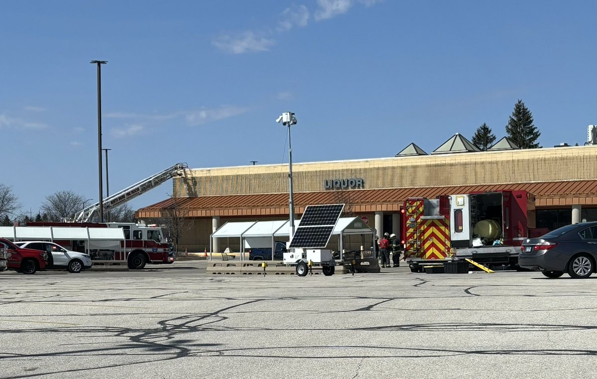 North Shore Fire/Rescue is currently operating with Milwaukee Fire Department at Pick N’ Save 9200 N Green Bay Rd in Brown Deer where a reported spill of Mercury has occurred. Approximately 20 employees are being evaluated by paramedics on scene for possible exposure.