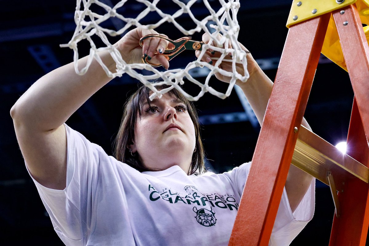 Happy National Athletic Trainer Month! We would like to send a BIG SHOUT-OUT to @gabbmiller for all she does for our program and Student-Athletes! #NATM2024 | #GoVikes