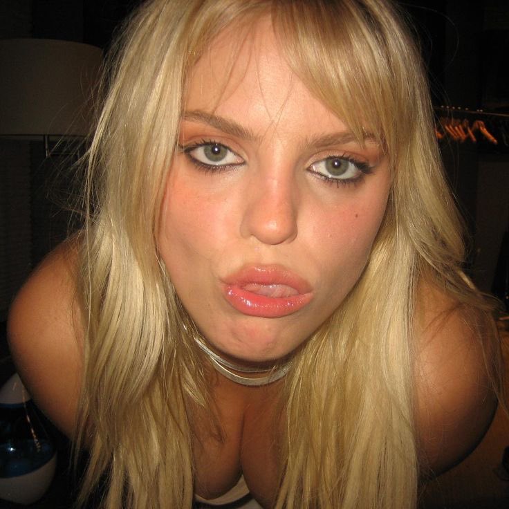 lenamiusgf's tweet photo. what is happening to me im blushing https://t.co/MXWDupfmKY