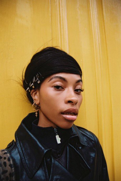 MusicConnoisseu's tweet photo. STRANDZ IS THE 50 CENT OF UK RAP 😭 & 'No Time' is a collection of goldust rap songs 🏆 
- A TMC project review 🧵

Starting with the first song “How You Feeling?” The video just dropped 🔥

RAPPERS BRING BACK FEMALE SINGERS ON HOOKS 🙌🏾

The production, the content, the feature artist, the song is perfect & Strandz & Tora-I go so well together 👏🏾