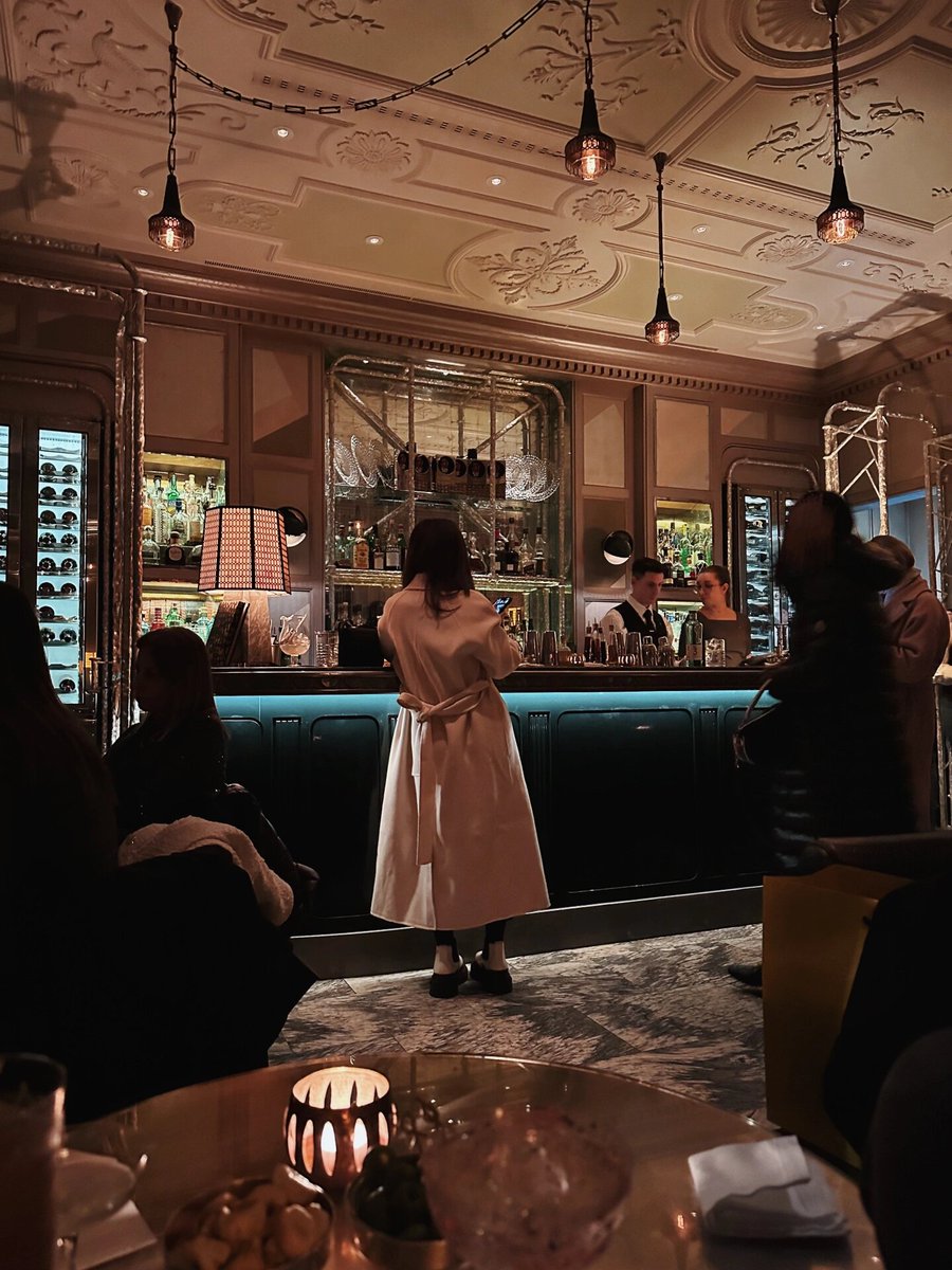 London/Some great places with great atmosphere
It’s the tone of old London~
These places are actually very popular, but they do have a great atmosphere. I don't comment on the food price, but the feeling of the space is what I want.