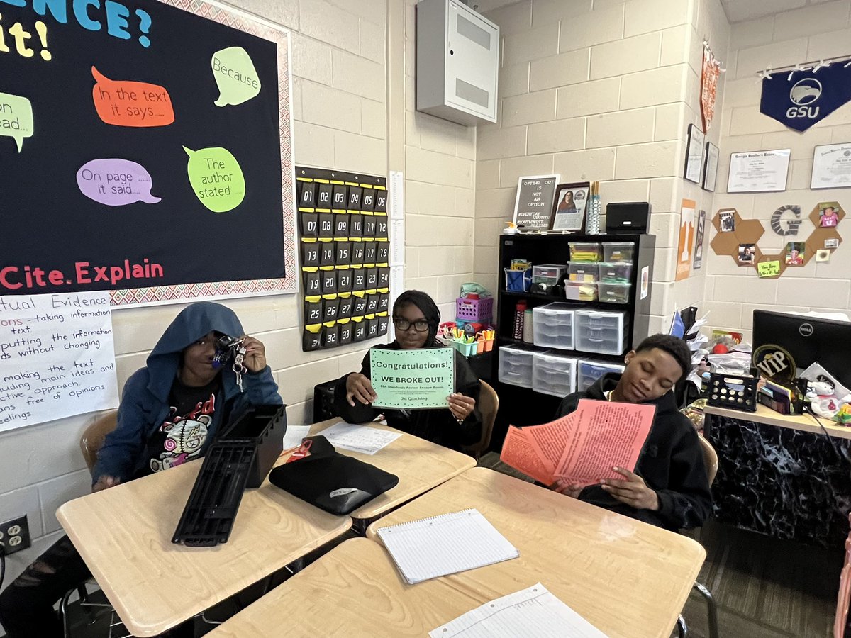 DrGitschlag's tweet photo. Third period also succeeded at escaping the Literature Review escape Room.
#everydayubuntu
#southwestblessed
#dailyevidence
@SWPatriots
@abernardyoung https://t.co/aIi74DWolz