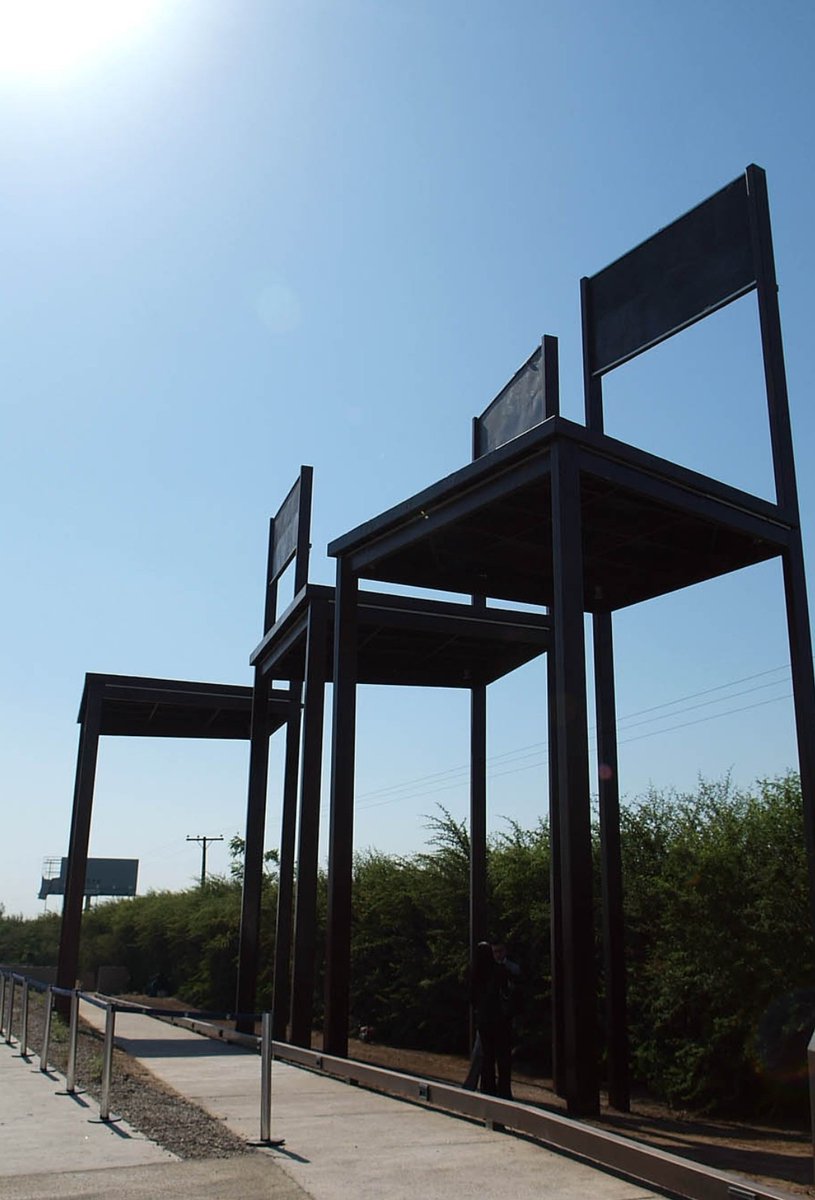 🕯🕯🕯Nadie está olvidado. Nada está olvidado.
🌹En memoria de José Manuel Parada, Santiago Nattino, Manuel Guerrero, Eduardo Vergara y Rafael Vergara.
#MemoriaVerdadYJusticia