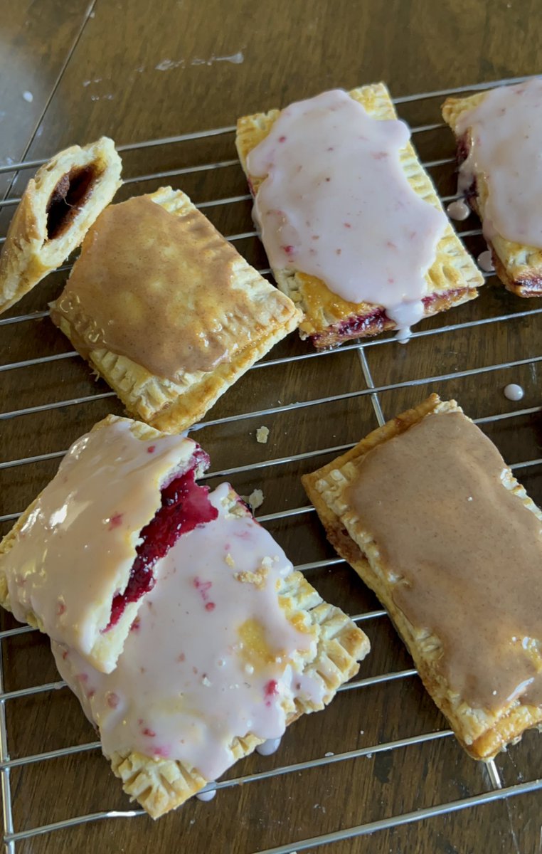 ellavatehealth's tweet photo. Sourdough Pop-Tarts 🍓 
with homemade berry jam &amp; cinnamon brown sugar

Let’s bring back and embrace our favorite childhood treats but made with real food ingredients 

Recipe below (: https://t.co/riadh120b5