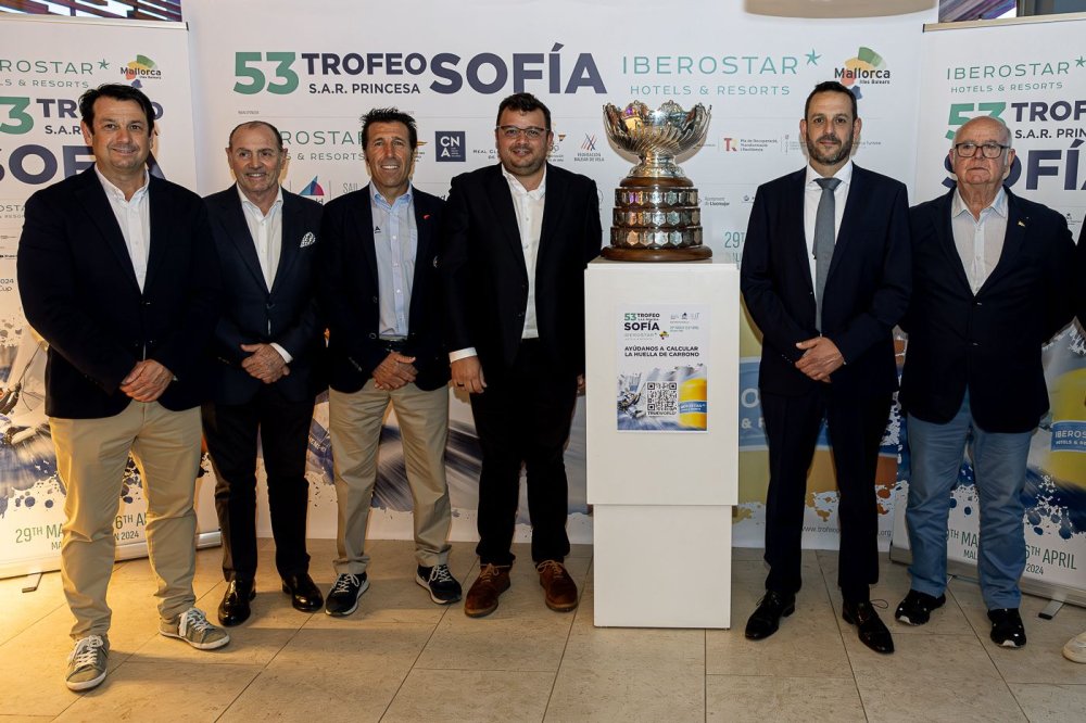 TrofeoSofia's tweet photo. El trabajo en equipo de los tres clubes organizadores es la clave de la consolidación del Trofeo Princesa Sofía Mallorca by Iberostar como una de las mejores regatas del mundo de vela olímpica 🌏

🔗 Noticia completa: https://t.co/LOpEXXwSB4 https://t.co/umWQTI7ce5