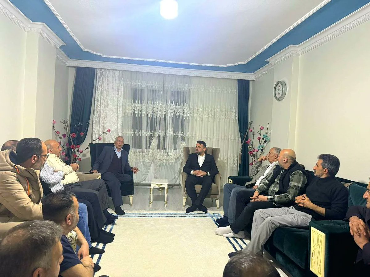 Belediye Başkan Adayımız Sayın Fatih KARABALIK, Meclis Üyesi Adaylarımız ile birlikte, Muş eşrafından Kerim Kaban'ın evini ziyaret ettiler. Nazik davetlerinden ötürü teşekkür ederiz.