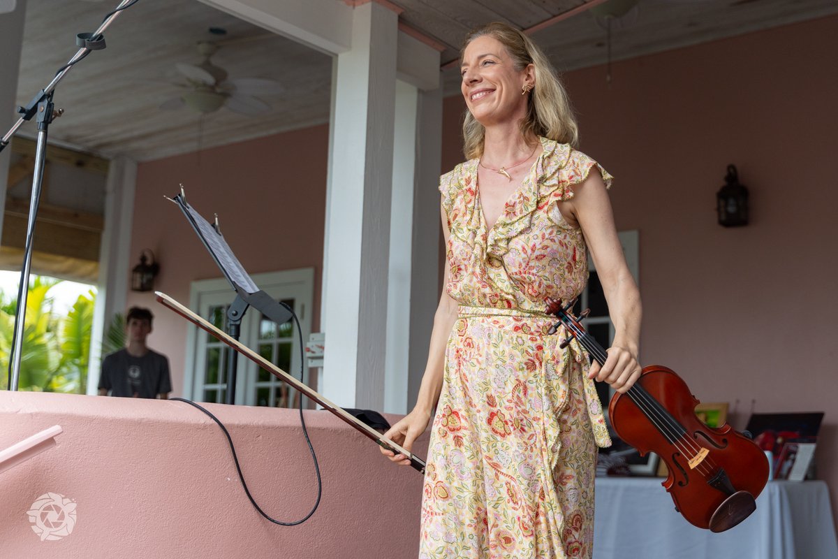 PotcakeNFT's tweet photo. FUNDRAISER HIGHLIGHT: Elizabeth Pitcairn was simply amazing. She was a joy and we're so very grateful for her support of the shelter. Give Elizabeth a follow @RedViolinist and find more info on her website https://t.co/d8sYw7MTAG

#Abaco #Potcake #DogRescue #RoyalBahamianPotcake #Virtuoso #Violin #Stradivarius

👑 #WeAreRoyals