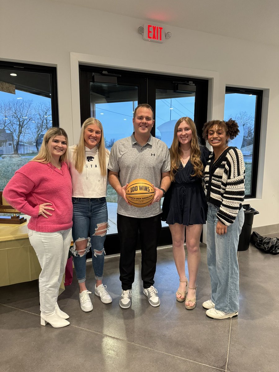 Maize South Mavs GBB (@ladymavhoops) on Twitter photo Capped off a memorable season celebrating some special people. What a ride!
โ๏ธ School Record: 23 Wins
โ๏ธ AVCTL Division 1 Co-Champions
โ๏ธ Lady Cat Classic Champions
โ๏ธ Sub-State Champions
โ๏ธ Knocked off 7X 5A Champions
โ๏ธ 5A State Runner-Up
๐๐๐ ๐๐๐ฒ. Thank you Seniors! Capped off a memorable season celebrating some special people. What a ride!
โ๏ธ School Record: 23 Wins
โ๏ธ AVCTL Division 1 Co-Champions
โ๏ธ Lady Cat Classic Champions
โ๏ธ Sub-State Champions
โ๏ธ Knocked off 7X 5A Champions
โ๏ธ 5A State Runner-Up
๐๐๐ ๐๐๐ฒ. Thank you Seniors!