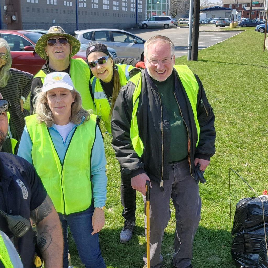 I'm honored to spend this Good Friday with West Side community leaders who are spending their day cleaning up our community. Together, we can create a cleaner and safer community for everyone.