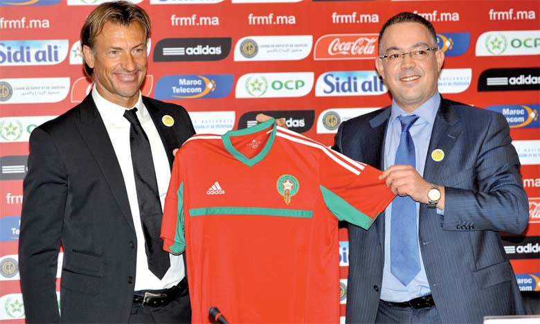 🚨 𝗨𝗥𝗚𝗘𝗡𝗧 ! Hervé Renard 𝗦𝗘𝗥𝗔𝗜𝗧 𝗖𝗜𝗕𝗟𝗘́ par la FRMF en succession de Walid Regragui ! 🇲🇦😳 Pour ou contre son retour au Maroc ? 🧐🇫🇷 [@lequipe]