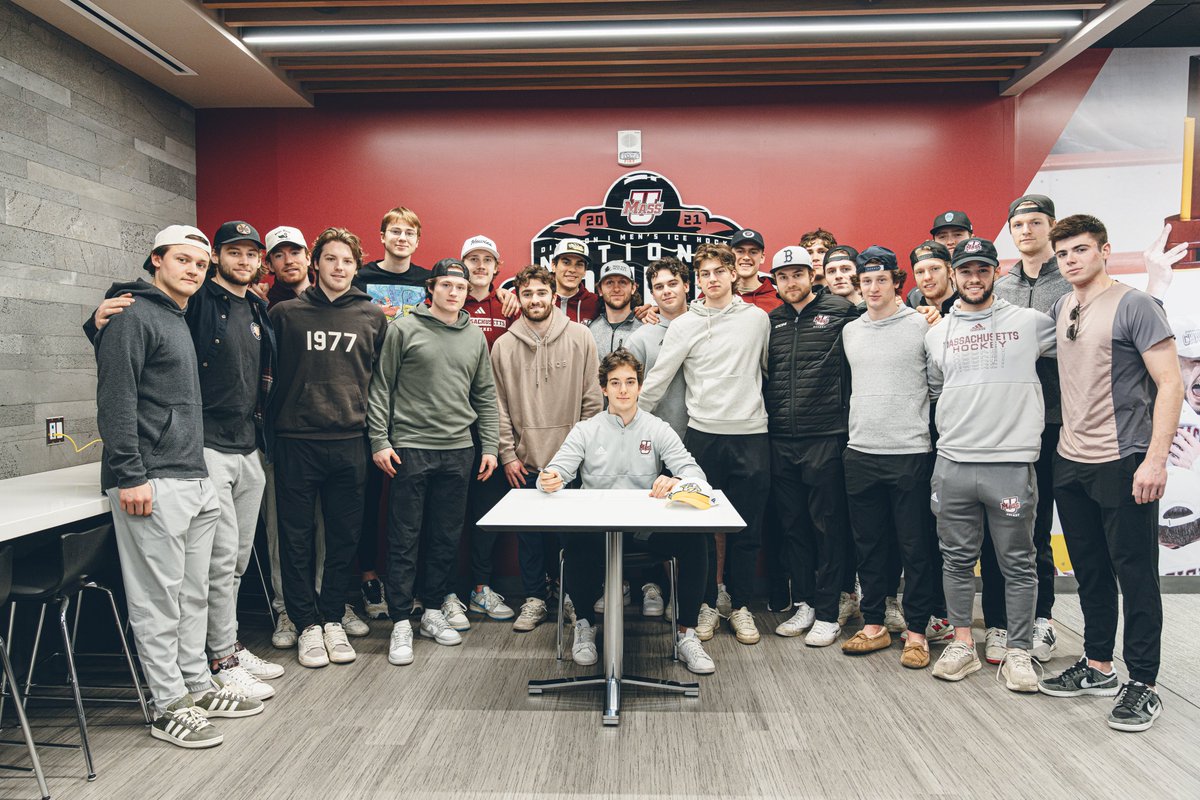 .@RyanUfko becomes the 14th player in @CoachCarvelUM's UMass tenure to ink an NHL contract 🖊️ Congratulations Ryan, thank you for all you've done for this program and good luck with @PredsNHL 👊 🔗: tinyurl.com/2bek2z43 #NewMass X #Flagship🚩