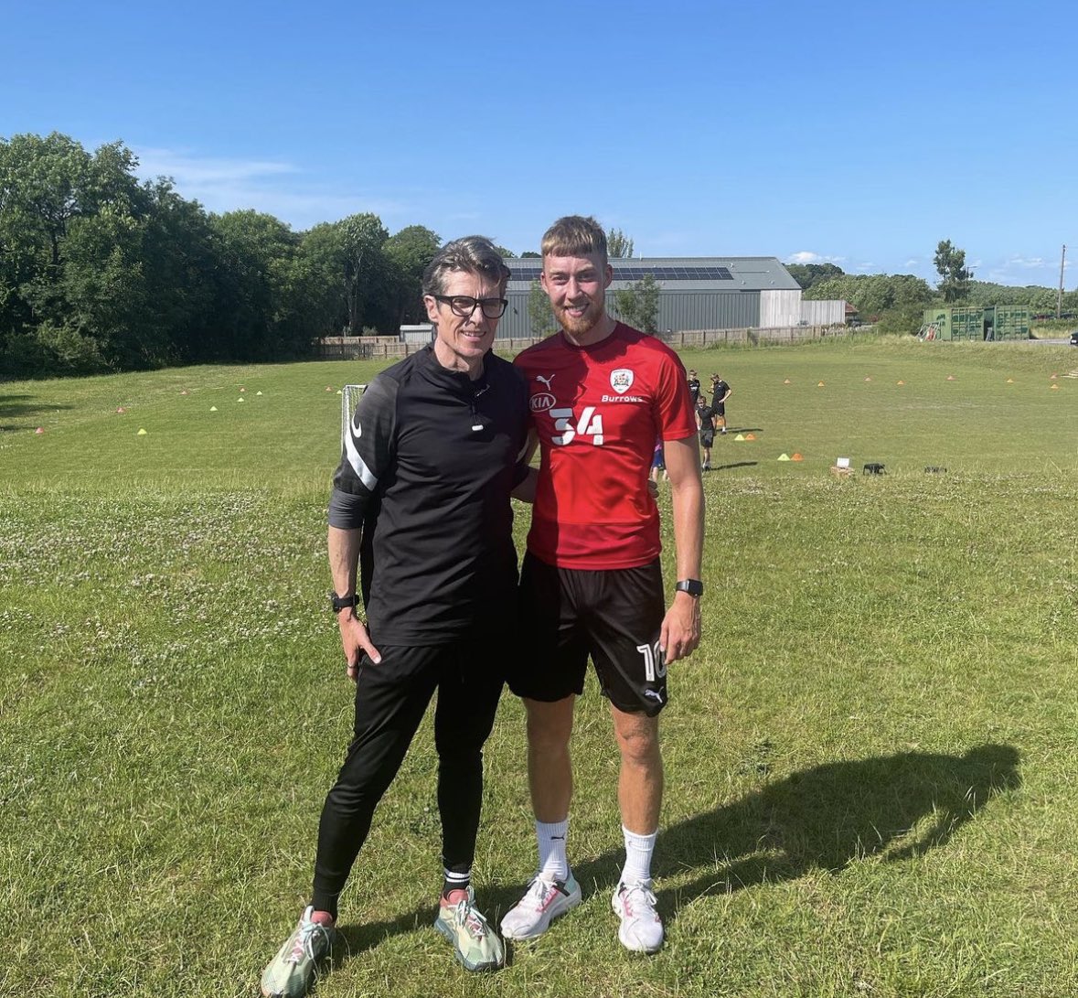 A brilliant weekend for some of our graduates! @maxdean50 with a brace and 2 assists in 36 minutes! 🔥🚀 @kian_spence helped #BarrowAFC claim all 3 points 3️⃣ And @JasperMoon_ was involved in @burtonalbionfc 1-1 draw 👏 Well done lads and KEEP MOVING FORWARD 💪💙📈