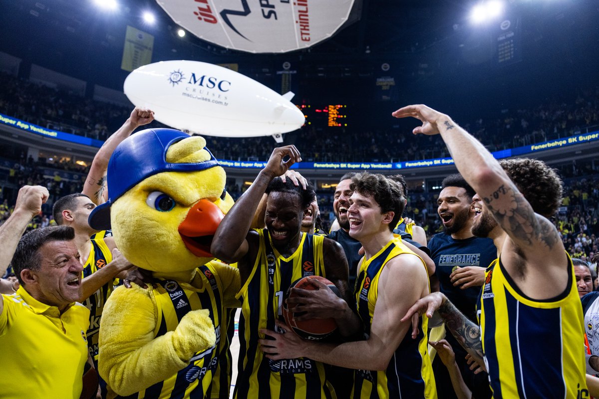 EuroLeague's tweet photo. 𝔼𝕌ℝ𝕆𝕃𝔼𝔸𝔾𝕌𝔼 ℍ𝕀𝕊𝕋𝕆ℝ𝕐 𝕋ℍℝ𝕆𝕌𝔾ℍ 𝕋ℍ𝔼 📸

Most points in a single EuroLeague game EVER!!! 🔥🔥🔥

@NIGEL_HAYES is Mr. 50! 👀