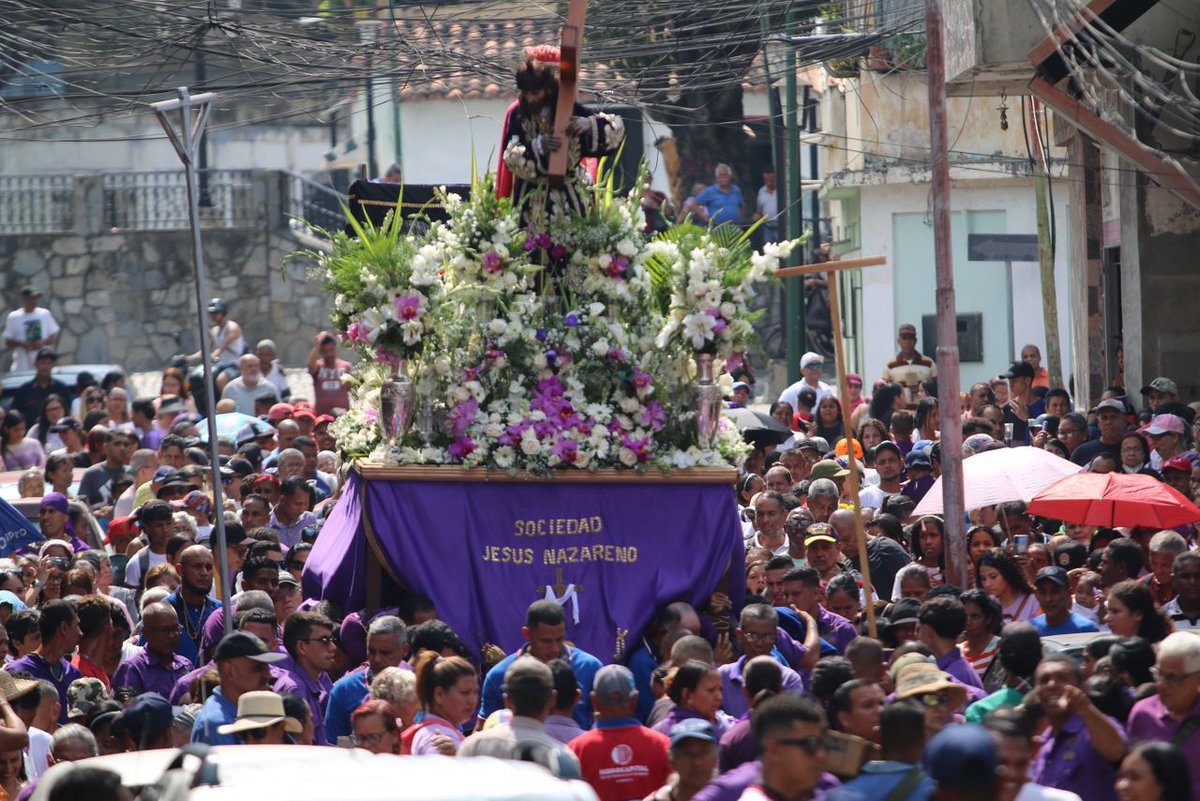 El gobierno de <a href="/Freddy_Rod13/">Freddy Rodríguez</a> fortaleciendo la fe del pueblo de Guarenas brindó los recursos económicos, apoyo y seguridad a la iglesia católica para la celebración de la Semana Santa

#GuarenasSeLevanta
<a href="/Freddy_Rod13/">Freddy Rodríguez</a>
<a href="/HectoRodriguez/">Héctor Rodríguez C.</a>
<a href="/NicolasMaduro/">Nicolás Maduro</a>
#PorElBienestarDelPueblo