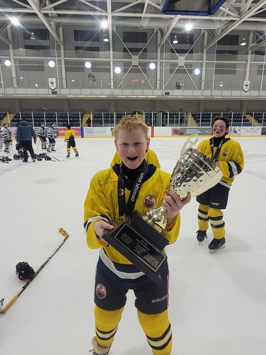 2024 is the year of the Champions!! From one champ to another let's lift the trophy. The pursuit begins today. @BulldogsOHL #JRossRobertsonCup #Smokethe67s #YearofGold&Black