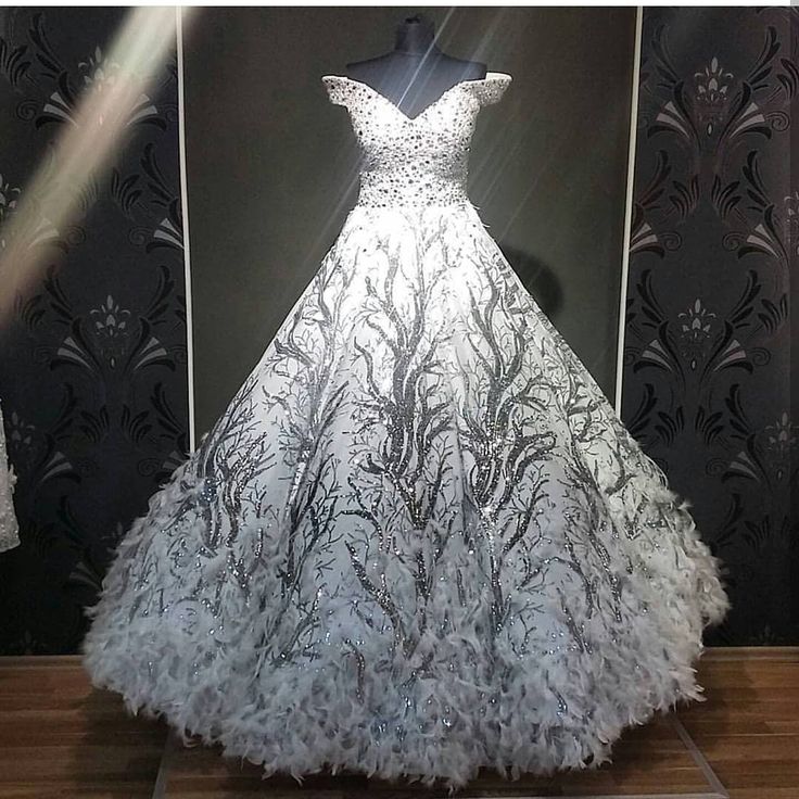 ArtemisMilchon's tweet photo. I have to admit, this is one of my favorites. What do you think? Who's getting married in this?

#ClanLords #Omega #Romance #ScienceFictionRomance https://t.co/G2qQMp0uHh