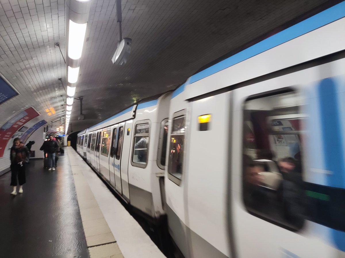YbCoding's tweet photo. @Ligne7_RATP vous dédommagez aussi les personnes de la ligne 7 qui attendent souvent des trains inexistant en direction de Villejuif ? C'est un délire franchement, 1 train sur 4, on se retrouve à être comme du bétail dans les wagons. Vous avez les données en opensource ? https://t.co/ERLyrIbnOg