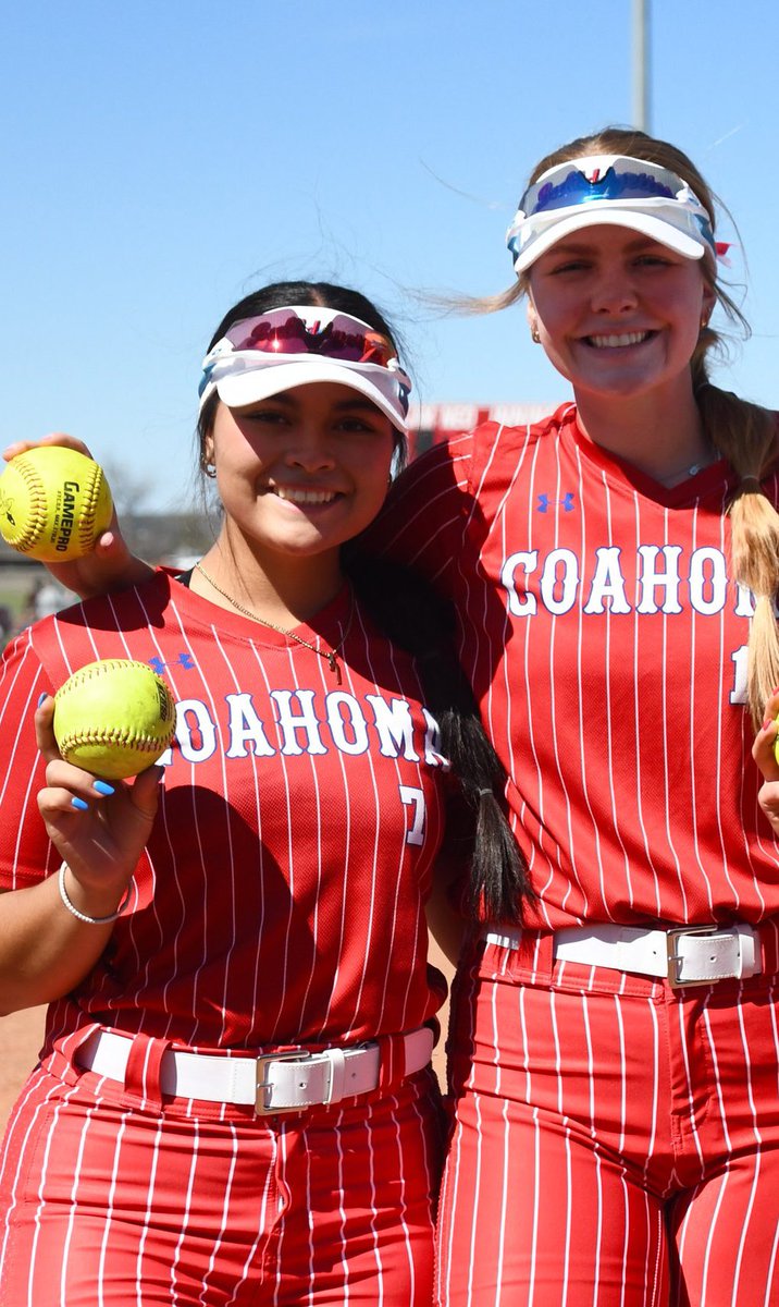Our 2 Coahoma girls just doing their thing and hitting dingers to help their team continue their winning streak! Way to go @HannahWells_13 (@TexasSoftball) & @MiaClemmer (2026 uncommitted)💪🏽💪🏽