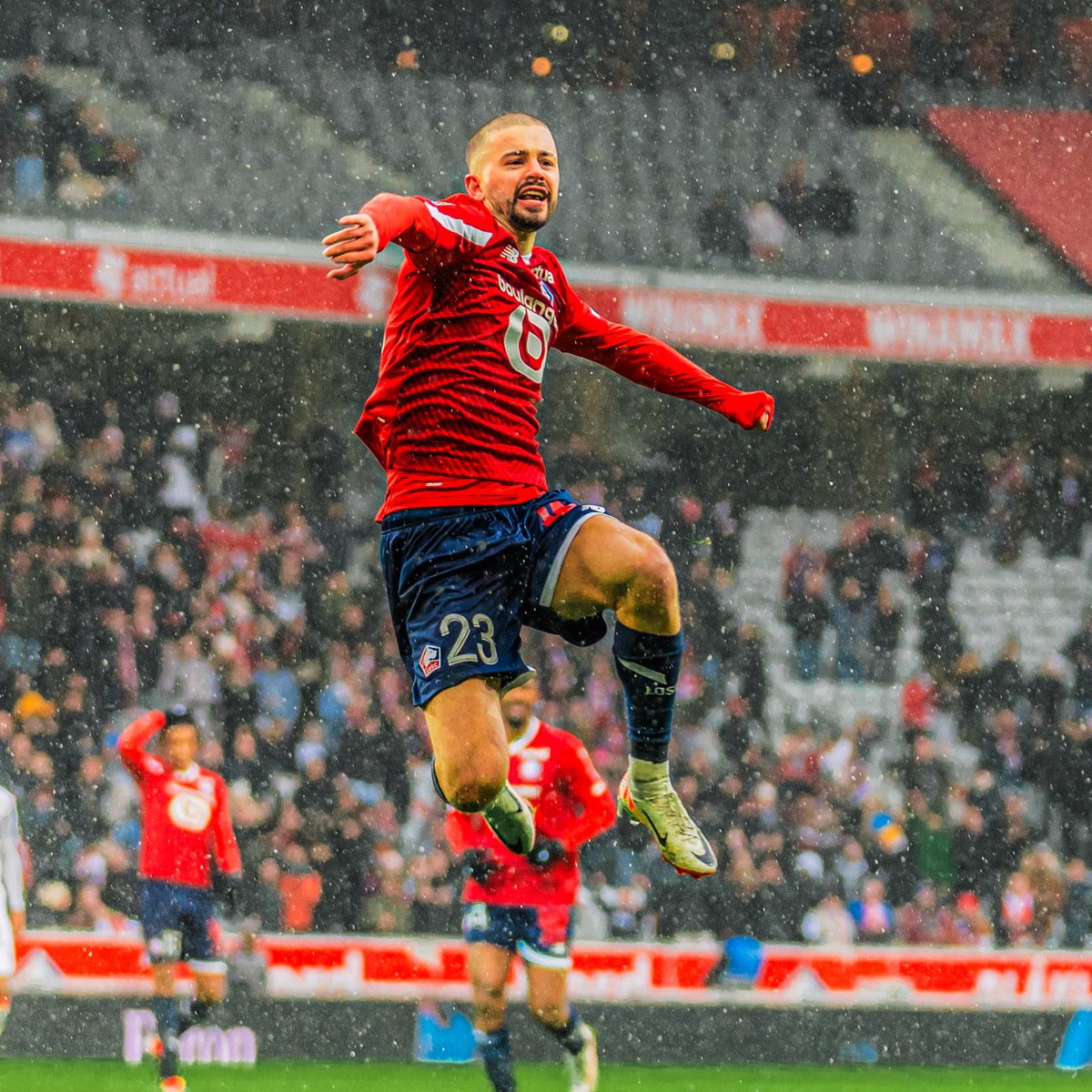 Actufoot_stats's tweet photo. Edon Zhegrova cette saison toutes compétitions confondues:

🏟️ 39 matchs
⚽️ 10 buts
🎯 9 passes décisives.

19 G/A. 🔥 #LOSCRCL https://t.co/YaLSTb5sPN