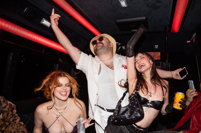 me 🤝 hottie redheads https://t.co/MvXJmKBjCG