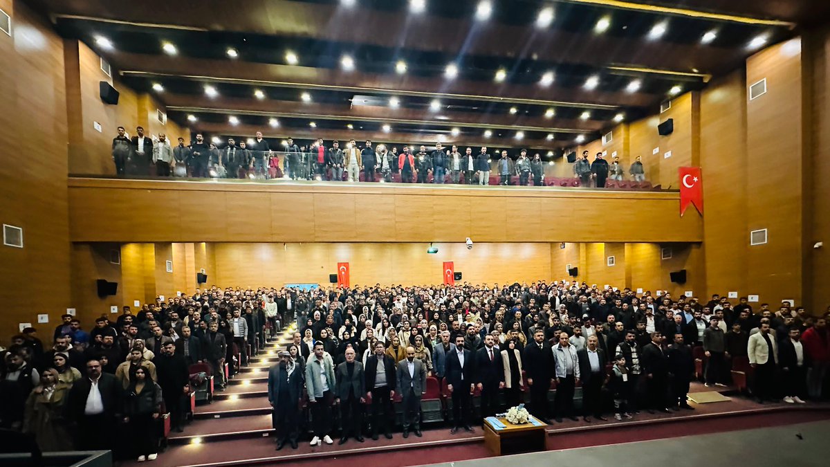 AvEkremOlgac's tweet photo. 📍Sandık Kurulu Üyelerimiz İle Toplantımız.

Teşkilat mensuplarımız ve Sandık görevlilerimiz ile birlikte Sandık Kurulu Eğitim Toplantısını düzenlendik. 

Siirt hazır! 31 Mart seçimlerinden alnımız AK başımız DİK çıkacağız inşallah. 

#siirt için #HazirizKaraliyiz https://t.co/f2LJIgsPKZ