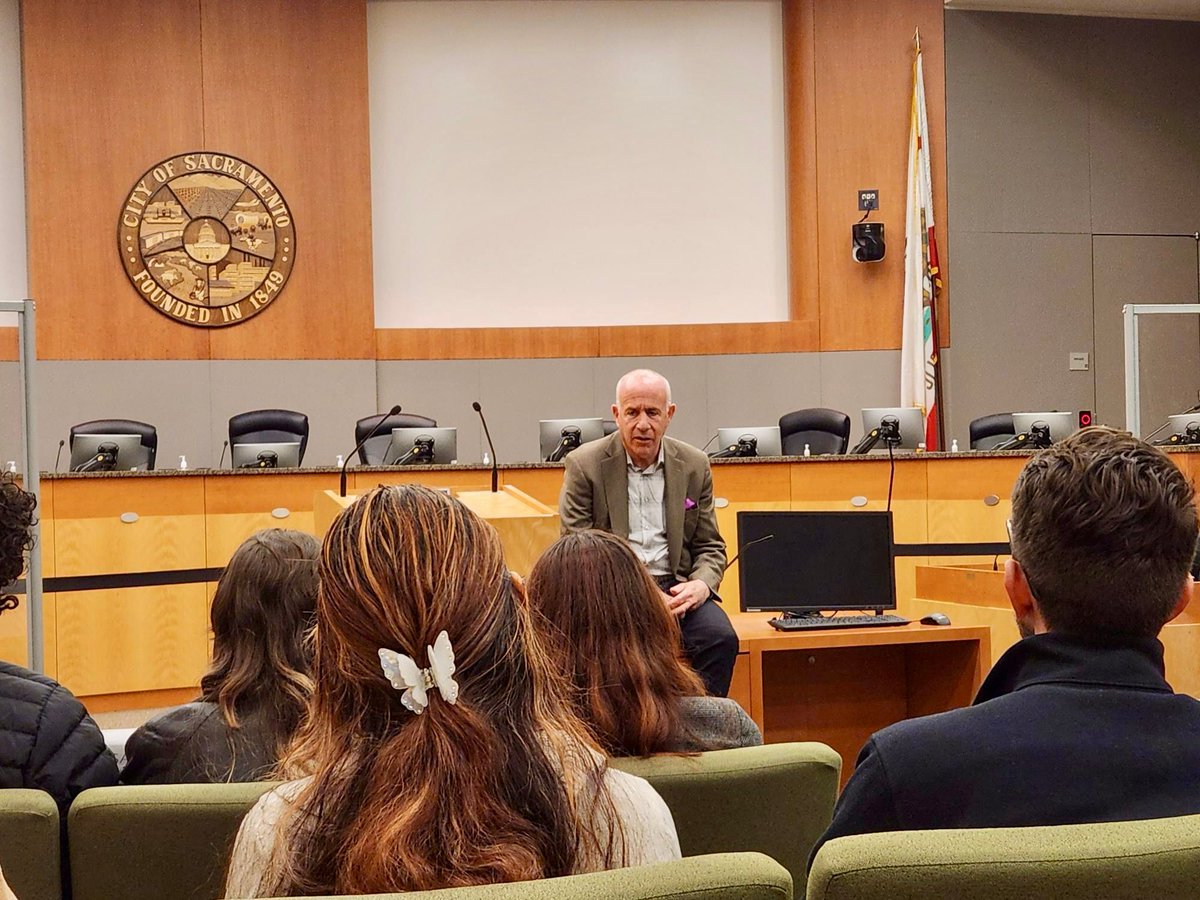 MOCE team and I met with interns from the @SacState Semester Program to talk about how local government works and the important role of constituent services in serving our community. Great to see the next generation of leaders engaged and ready to make a difference!