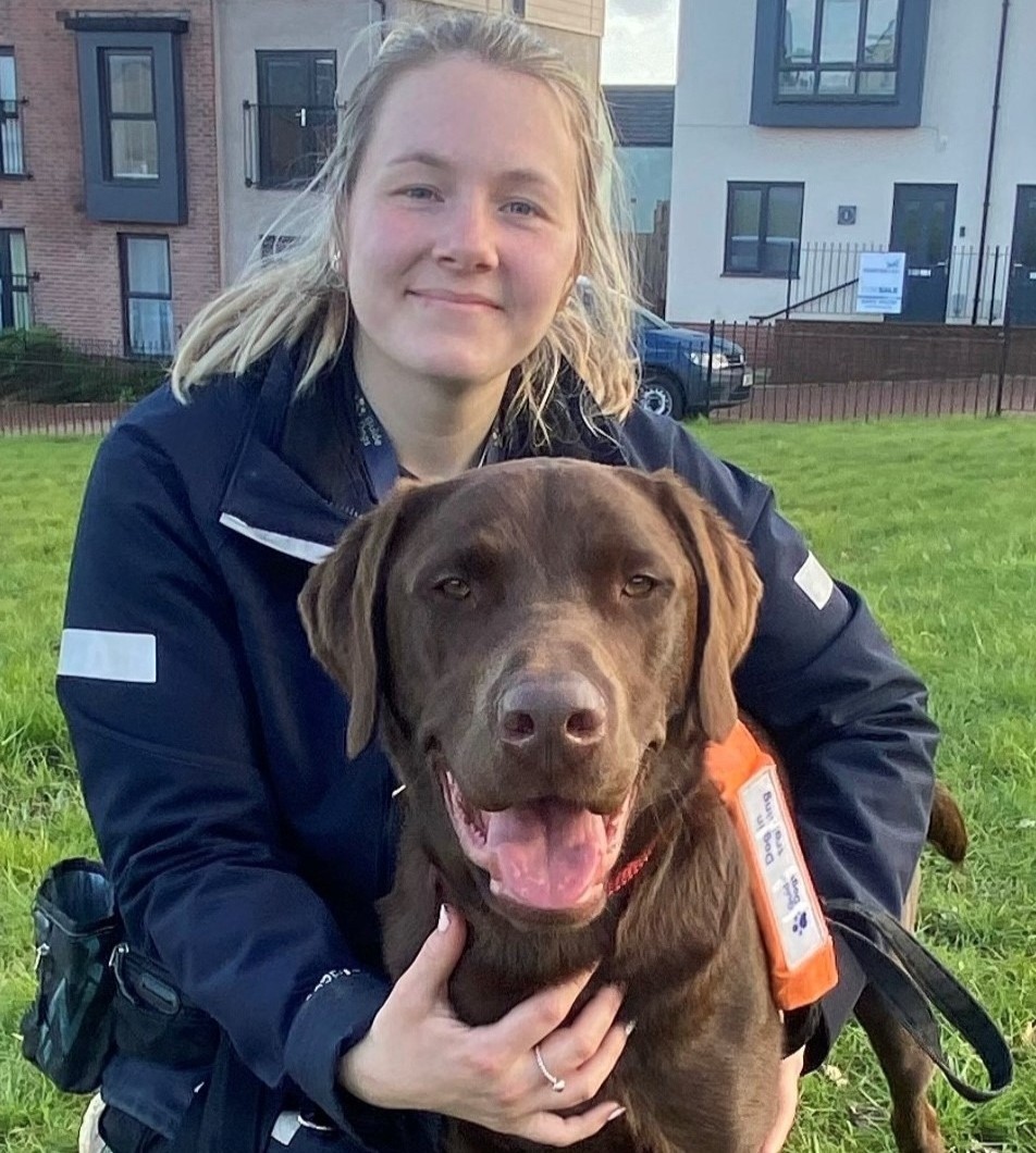 We're celebrating Easter with a different type of chocolate 🍫 Meet 15-month-old chocolate Labrador, Valor 👋 - training with Guide Dog Mobility Specialist, Emily, in Cardiff. What makes a great guide dog? Find out all about our breeds 👉 bit.ly/3ToLBhG #GoodFriday
