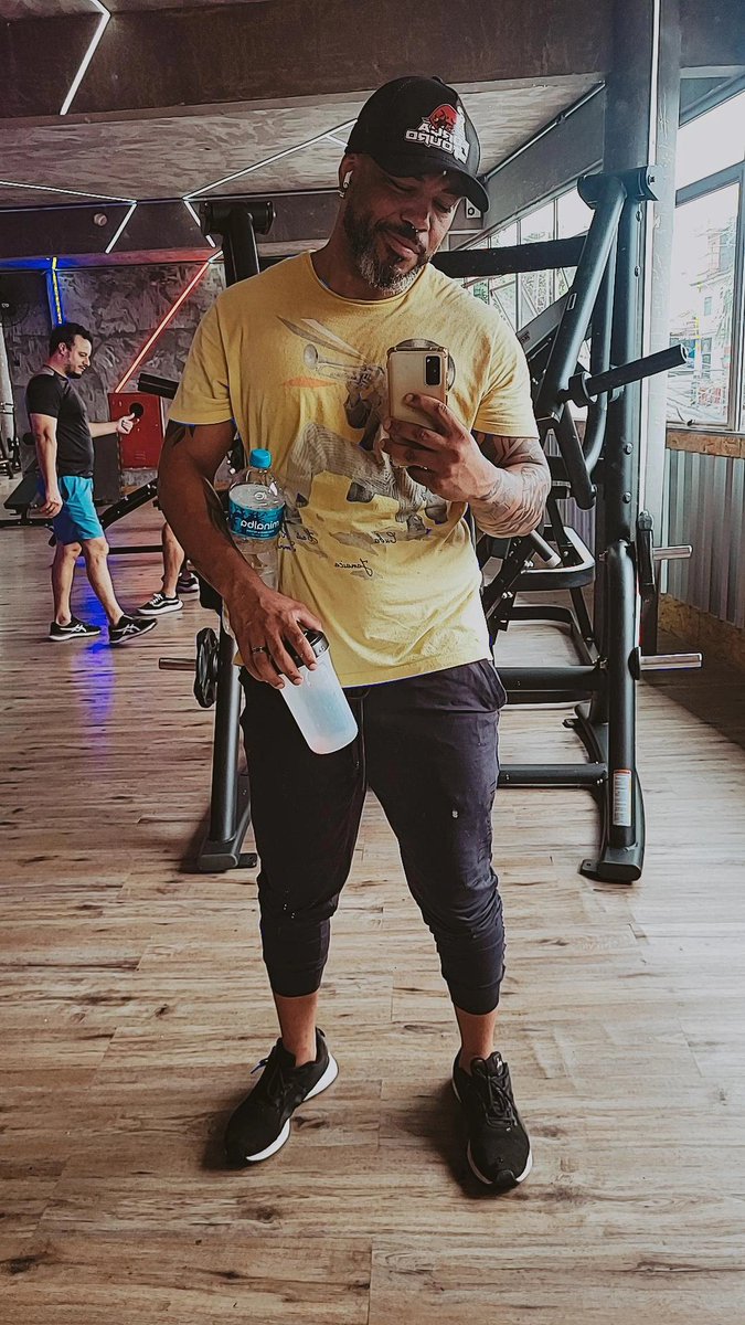 Dando aquele treino para deixar o corpinho em dia para as maratonas de S3.x0 ... A partir do dia 1 vou subir vídeos novos no meu Prvacy!!!