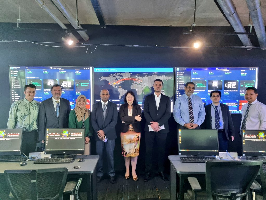 At @AsiaPacificU, Ambassador @NinetaBarbules1 and @ROinMalaysia reinforced team put some seeds for future cooperation in #cyber #IoT #techinnovation #AI #EUconsortium @BitdefenderLabs @horangi #55years🇷🇴🇲🇾