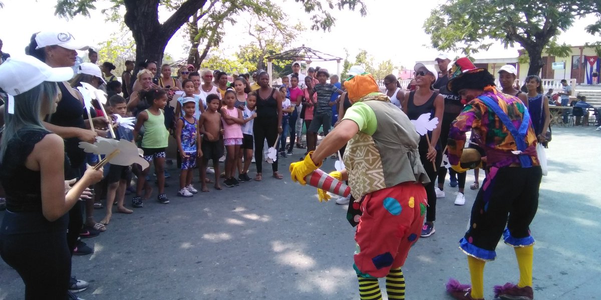 En el Caney los niños disfrutan de los payasos en actividades comunitarias. #SiempreSantiago #SantiagoDeCuba
