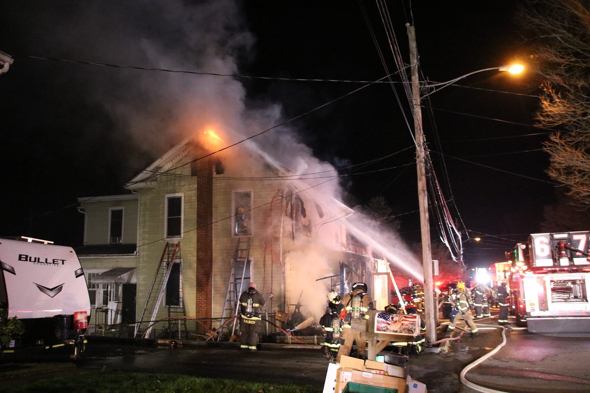 rohrerstown67's tweet photo. #Tower67 and Asst. Chief 67 worked this early morning fire in Mountville. Crew members assisted with removing one trapped patient to EMS. @PierceMfg #pierce #dash #goestojobs #leatherforever https://t.co/k17np4tHjz