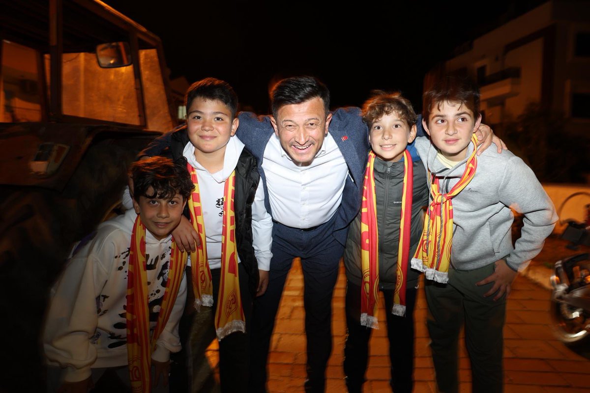 İzmir için hayallerimiz hemşehrilerimin omuzlarında yükseliyor.

Teşekkürler Bayındır🤗