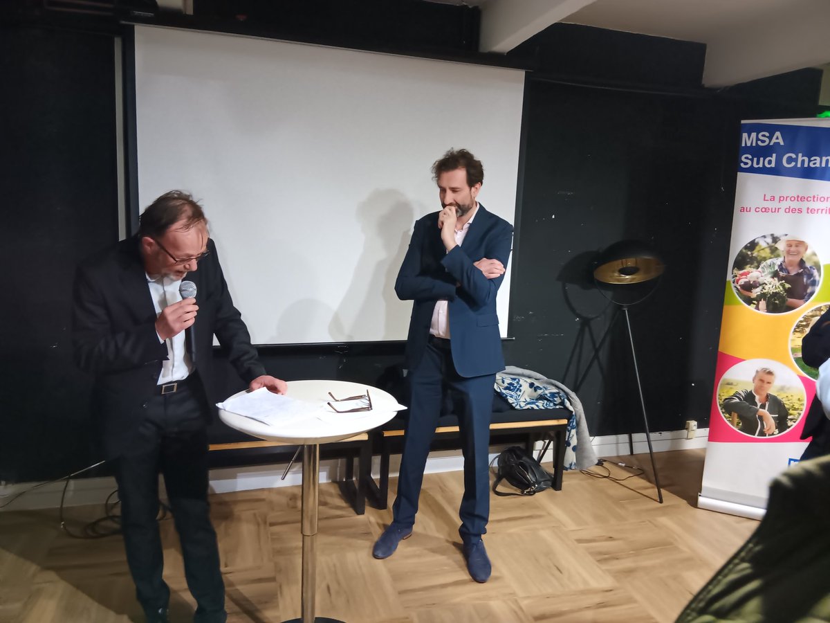 DidierPetit52's tweet photo. Aujourd'hui, après 9 ans au service de la @MsaSudChampagne, @AntignyMSA rejoint la caisse nat. Nous lui avons dit merci pour le travail réalisé: mutualisations, partenariats dans les territoires pour + de proximité. @TonioPereira2 @dequaire10 @DavidMarcoup @MaryseGuichard https://t.co/wIXEGuZknr