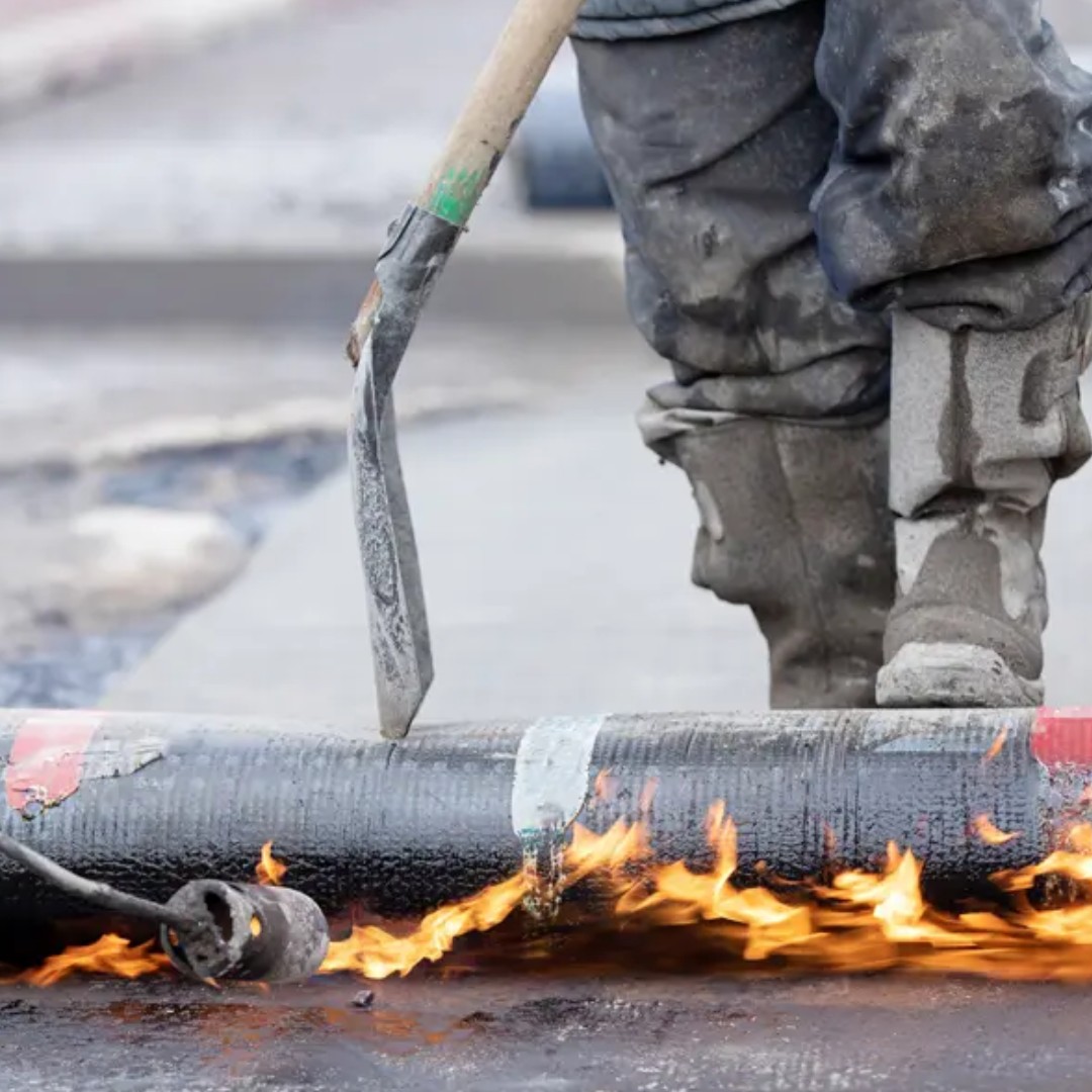 ElevatedRoofInc's tweet image. How to maintain a BUR and MOD-BIT commercial roof - ow.ly/tNA150R1B6s

#bur #modbit #bitumen #builtup #commercialroofing #IllinoisBusiness