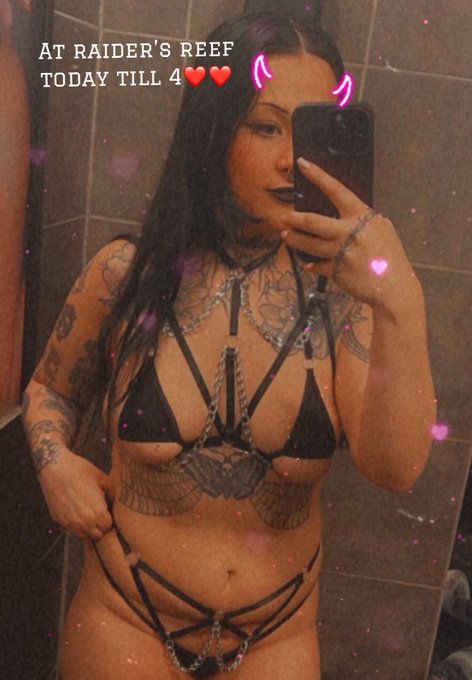 At Raider&rsquo;s Reef in Tucson today and tmrw from 1130-4pm❤️🎶 . . Tags: thick chubby tattoos gothgirl arizona<a href="/tag/findom"class="tags"><span>#findom</span></a><a href="/tag/nsfwtwt"class="tags"><span>#nsfwtwt</span></a><a href="/tag/findomdrains"class="tags"><span>#findomdrains</span></a><a href="/tag/nsfw_twt"class="tags"><span>#nsfw_twt</span></a>