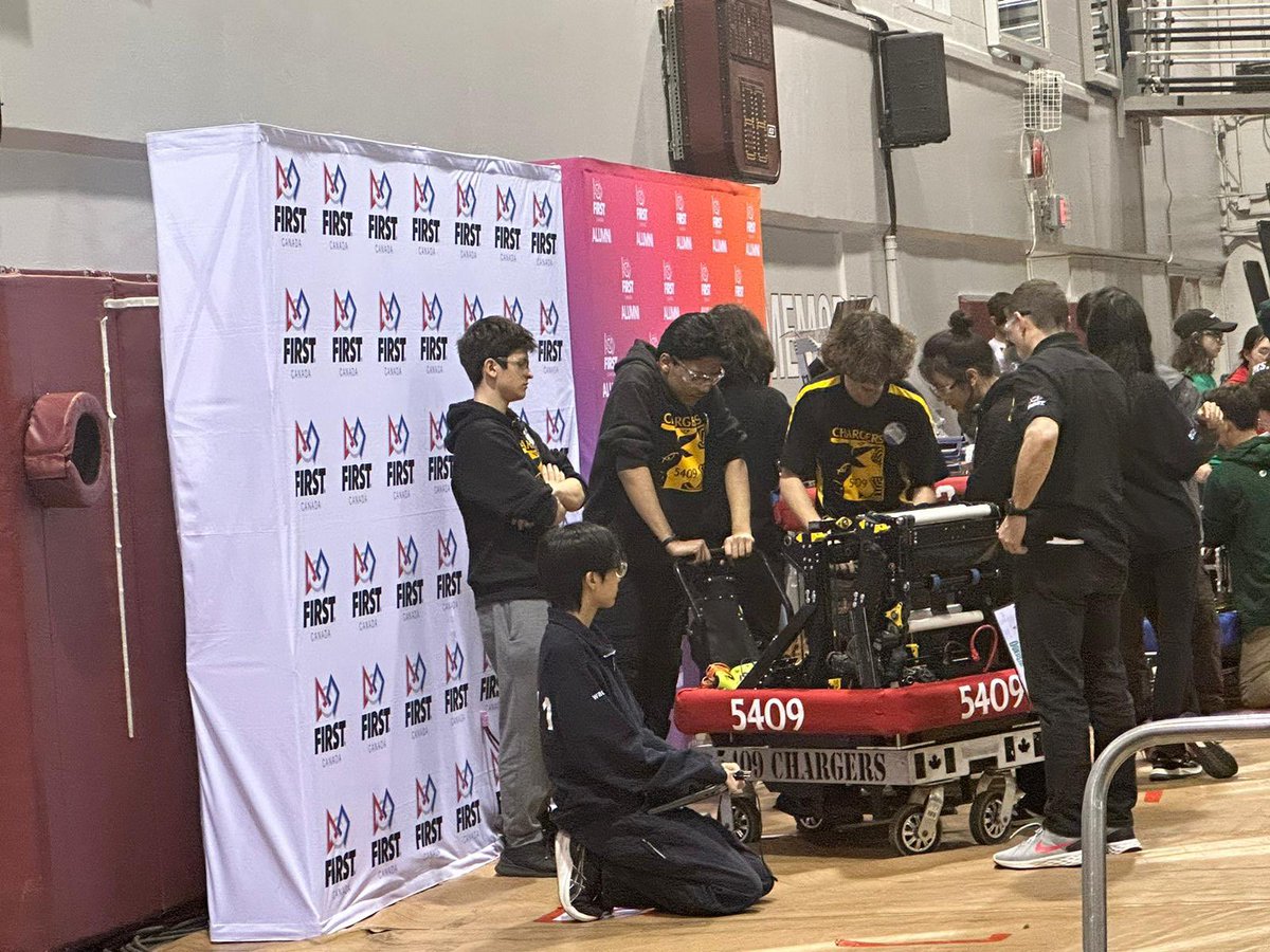 EricKeunne's tweet image. Happening now @McMasterU : Qualification matches are underway for the ONT DISTRICT FIRST Robotics Competition! 🚀 Go Chargers!  @GarthWebbSS  5409 Robotics team! Show them what you&apos;ve got! Good luck to all participants!  #FIRSTRobotics  #Chargers5409