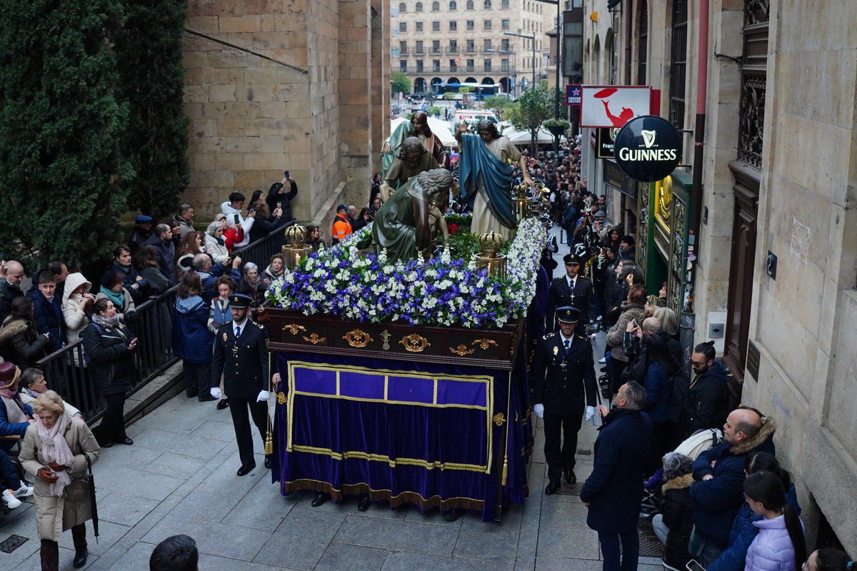 Alfonso F. Mañueco (@alferma1) on Twitter photo En este Viernes Santo, un día de gran importancia para todos los católicos, acompaño a <a href="/IyVC_JNazareno/">Jesús Nazareno</a> desde la Iglesia de San Julián de #Salamanca. En este Viernes Santo, un día de gran importancia para todos los católicos, acompaño a <a href="/IyVC_JNazareno/">Jesús Nazareno</a> desde la Iglesia de San Julián de #Salamanca.