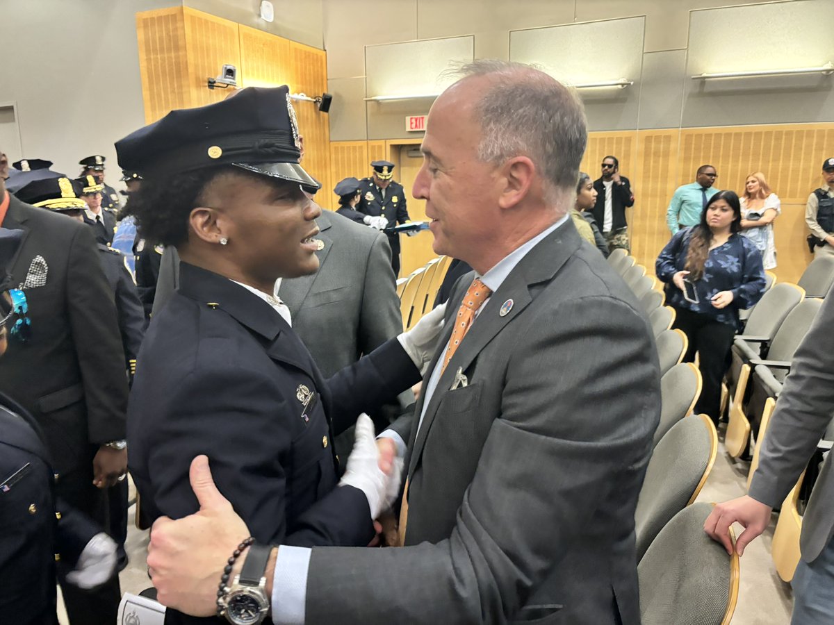 Maleek Loggins is a past OAG Right Direction Award winner. He’s a DC native, graduate of @hdwoodsonshs, mentor & young leader who I’ve had the honor of speaking with on several occasions. His achievements show what DC’s young people are capable of. Congratulations, Maleek!