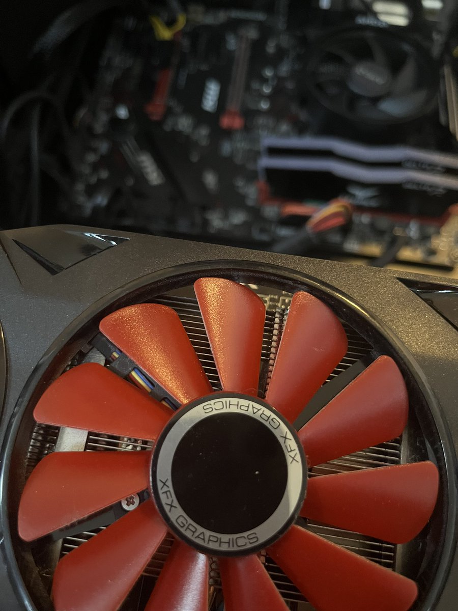 ShiyuHe1's tweet image. Taking a break from eye movement research, but can&apos;t resist tracking the fascinating journey of graphic cards and VR technology. #GeekModeOn Thanks @JM03363582 for the enlightening tour!👏🤩