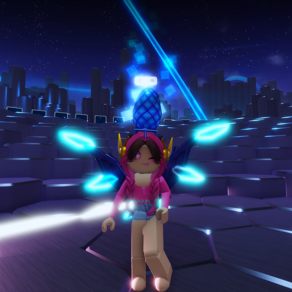 MaraHasIdeas's tweet photo. After 5 days of grinding, 24+ hours without showering, I finally have it... 95 badges for the Infinite Egg!  #roblox #RobloxHunt https://t.co/ldCtxNwDP2