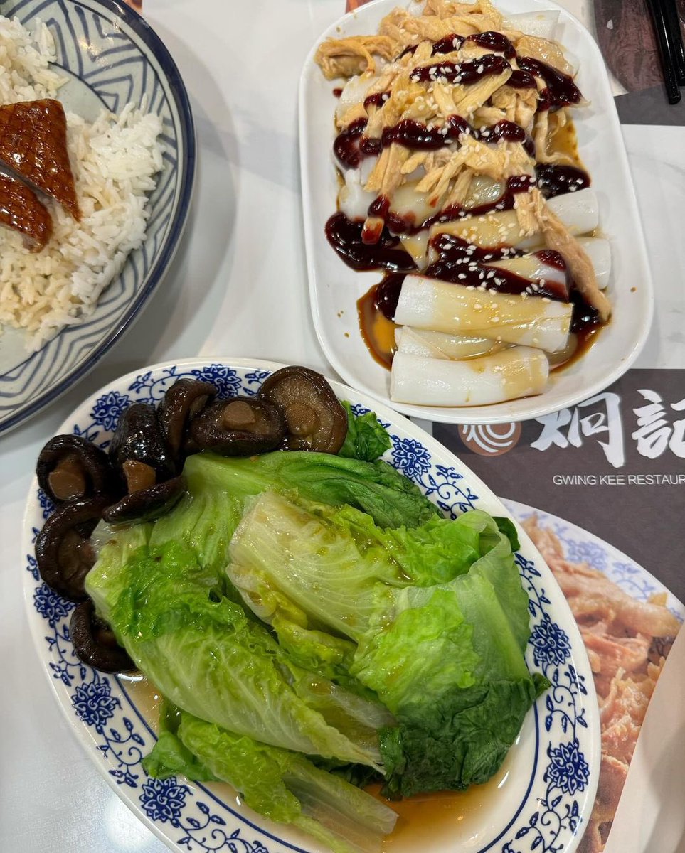 xeiyeon's tweet photo. As we entered the opulent establishment, the aroma of fragrant spices danced around us, teasing our senses with promises of culinary delight. With every bite, we embarked on a gastronomic journey through the rich tapestry of Chinese cuisine, each dish a masterpiece of flavor. 🥢 https://t.co/o8FqqCFJNg