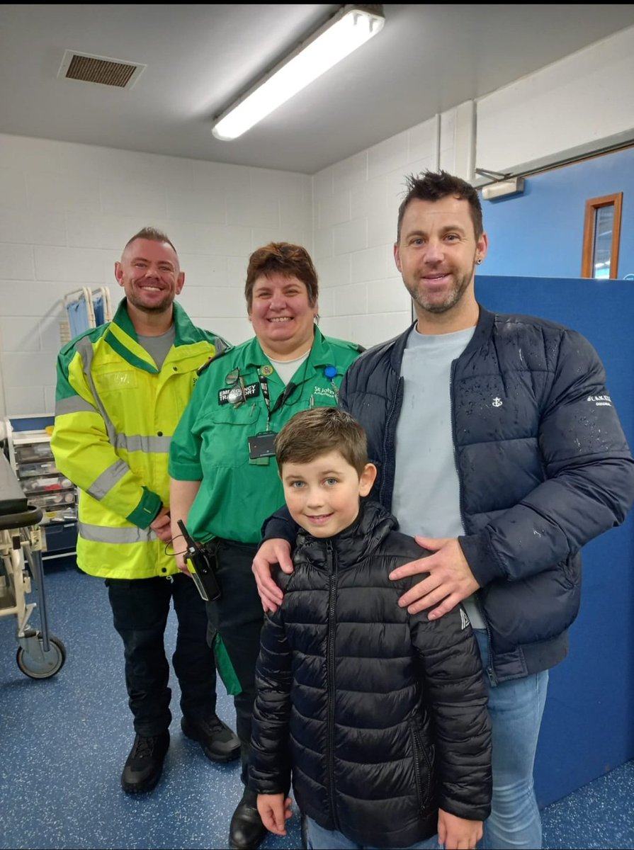 Always wonderful when one of our @SJACymru patients comes to say Thank You Mr Jenkins was treated by Amy and Dr Greg in Cardiff last year & transferred to hospital Today, he brought his family to meet his #Lifesavers with chocolates to show his thanks 😊 #ProudChief #TopTeam