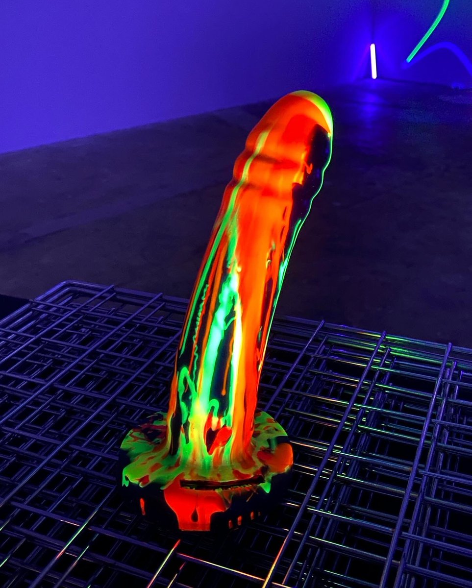 PUBLICPARTS_XYZ's tweet photo. BLACK NEON STREAM is hand made using black silicone with dripping streams  of pink, orange and yellow neon. With double bell tip design and a suction cup

#neon #platinum #silicone #handmade #bodysafe #suctioncup #lgbtq #trans  #adult #fun #dildo #adulttoy #art #designer https://t.co/TqYtGILJhu