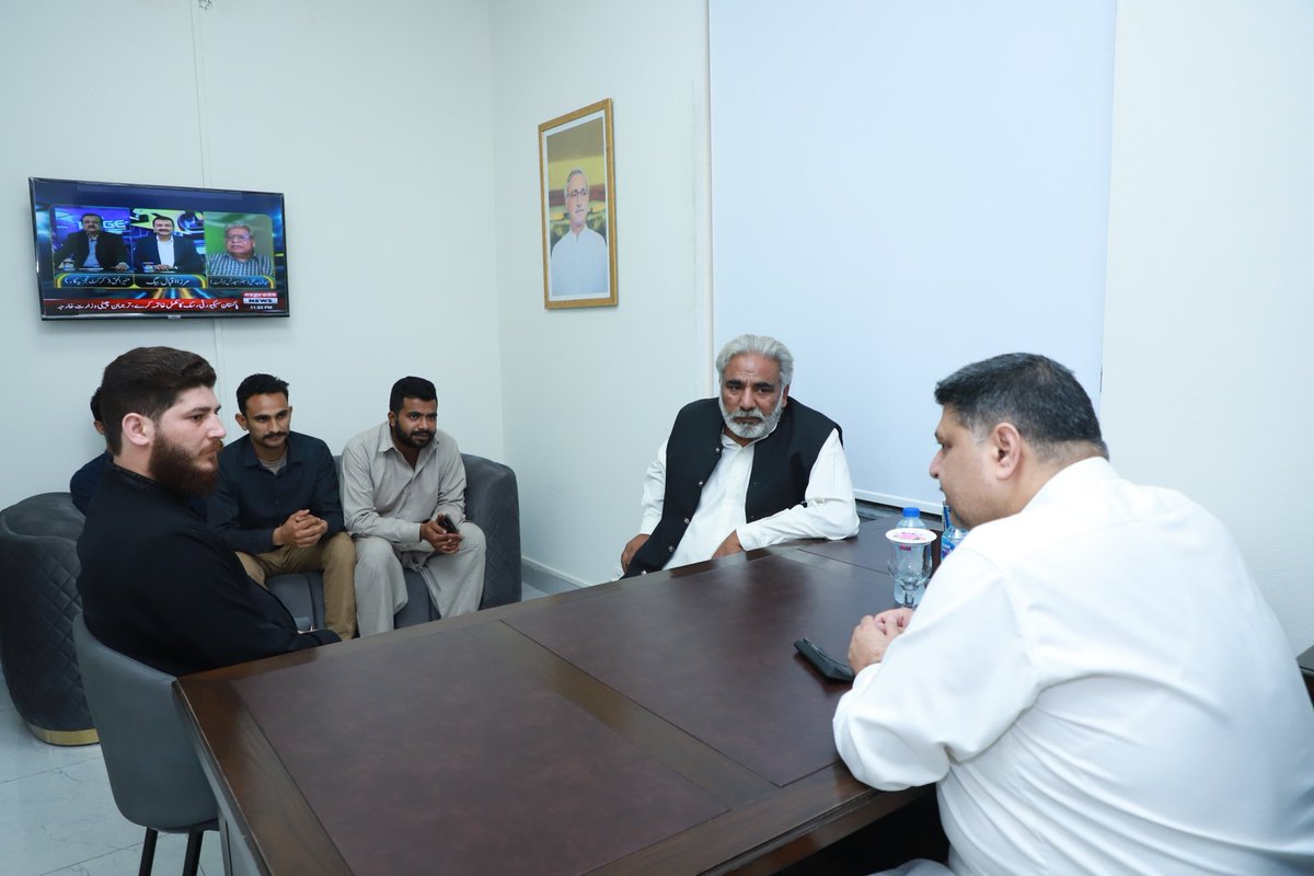 ShoaibSiddiqui_'s tweet photo. "اپنے مستقبل کو بہتر بنائیں 
عقاب پر ٹھپہ لگاکر استحکام کو جتوائیں"

لاہور پارٹی آفس میں پی پی 149 سے  علاقہ  معززین و ورکرز سے ملاقات اور 21 اپریل کے ضمنی انتخابات کی تیاریوں کے حوالے سے گفتگو کی ۔
#shoaibsiddiquipp149 #PP149Lahore #VoteForIPP #Eagle https://t.co/UjqfpgBlHJ