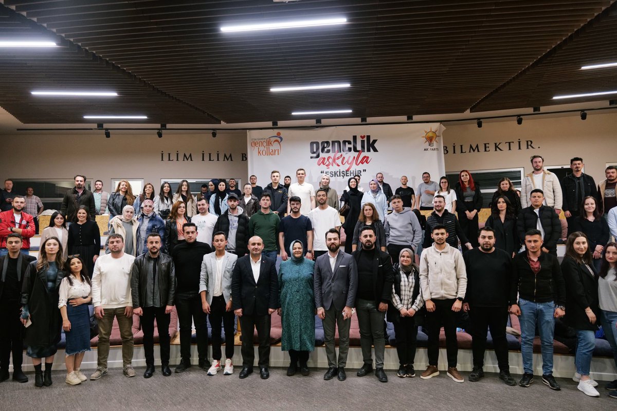 Gençler sordu, Milletvekilimiz Prof. Dr. Ayşen Gürcan hocamızla cevapladık 😊 📍 Şener Sen Kültür Salonu | Anadolu Üniversitesi