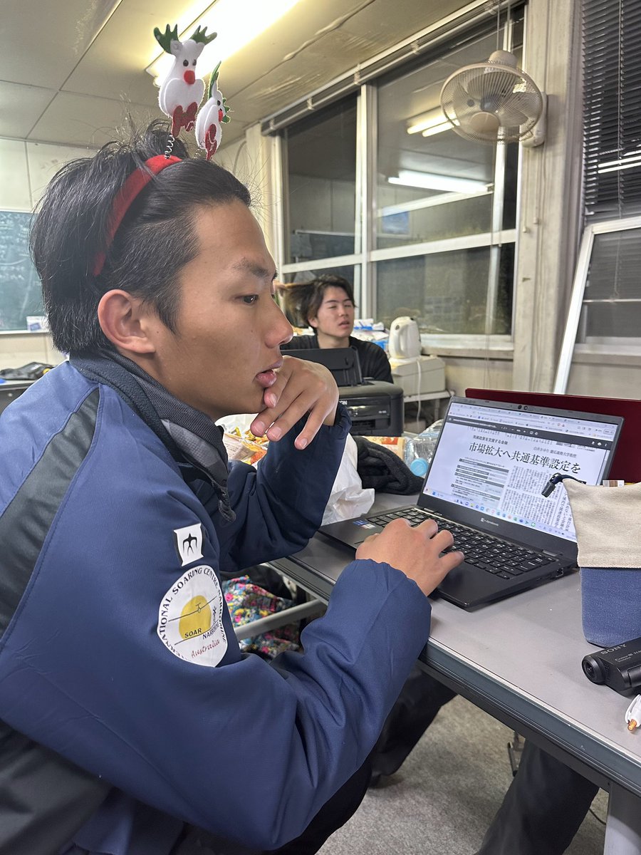 tus_TITsoaring's tweet photo. 【部員紹介】
✈︎吉田　龍佑
ニックネーム:Yoshida
係:機体
学部学科:創域理工学部先端化学科3年

2年生で機体係の主任を務める男。
グライダーの操縦でもセンスがあり、2年生の中で最もソロが近いと言われている。
さらにはイケメンで、スポーツ万能ときた。こいつに初ソロだけは負けられない。 https://t.co/zeg4mqknrn